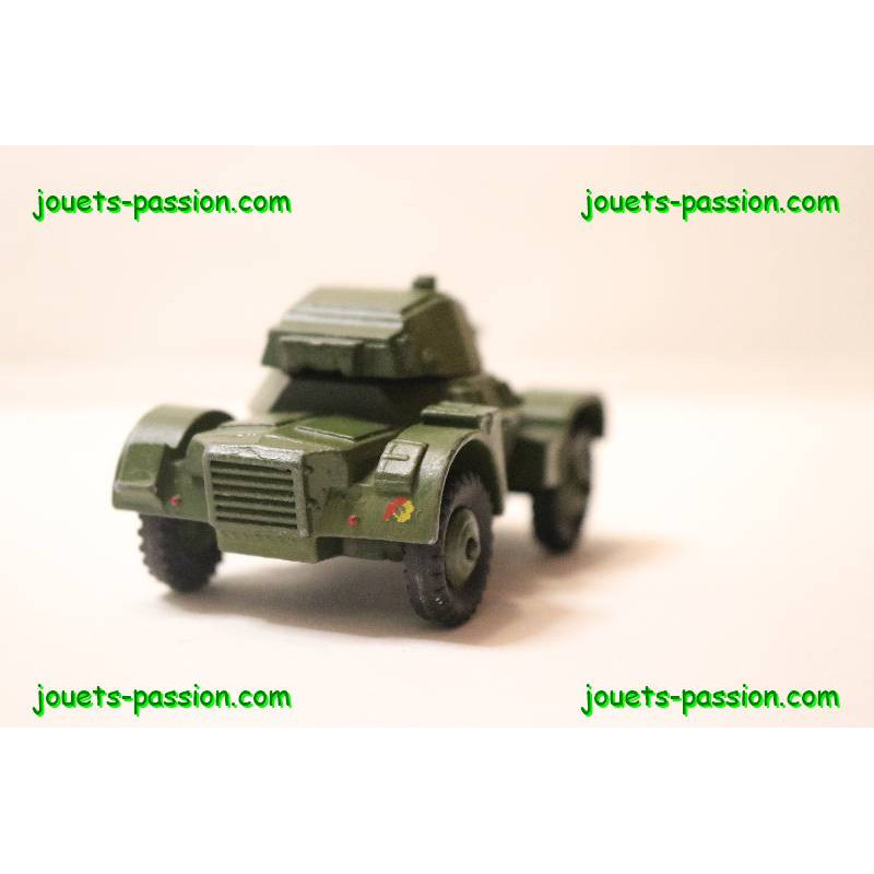 Les véhicules militaires dinky toys