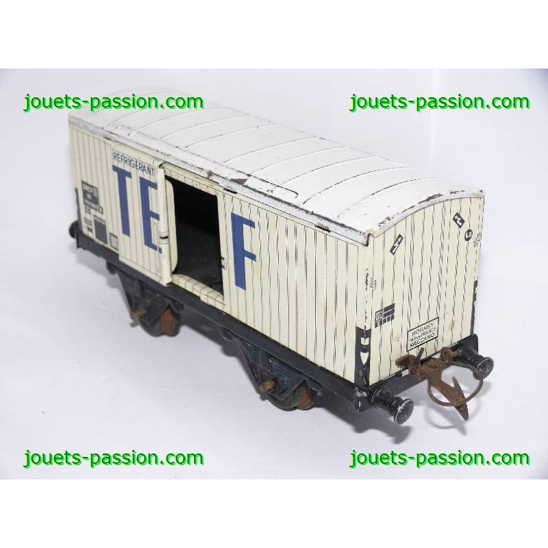 Le wagon porte tonneaux en miniature par Hornby Hachette à l'échelle 0
