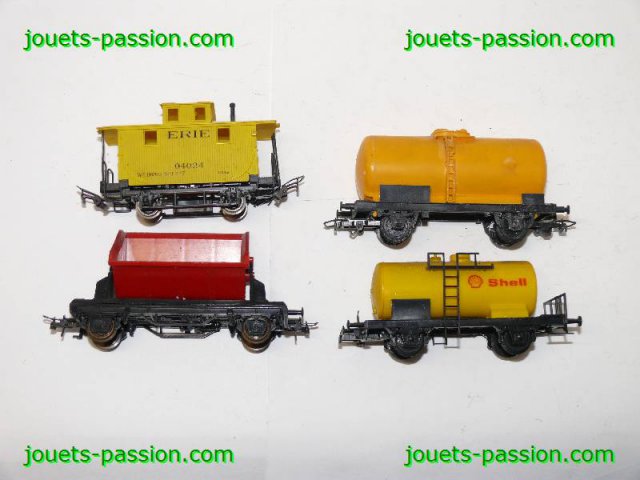 140227-01 Lot de 4 wagons HO