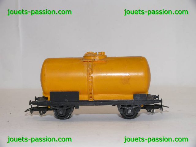 140227-01 Lot de 4 wagons HO