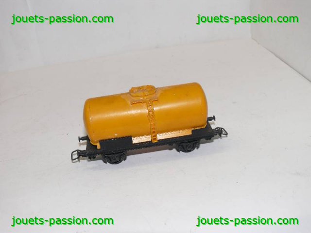 140227-01 Lot de 4 wagons HO