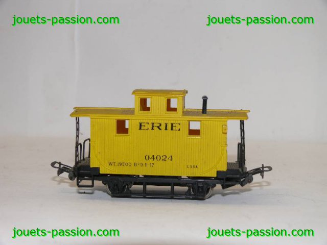140227-01 Lot de 4 wagons HO