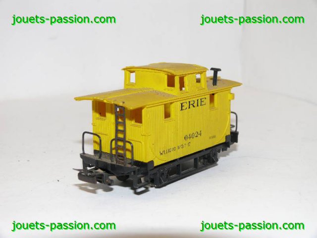140227-01 Lot de 4 wagons HO
