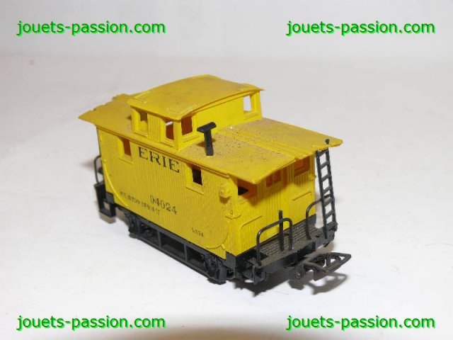 140227-01 Lot de 4 wagons HO