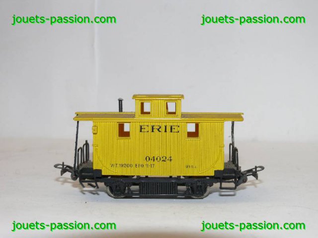 140227-01 Lot de 4 wagons HO
